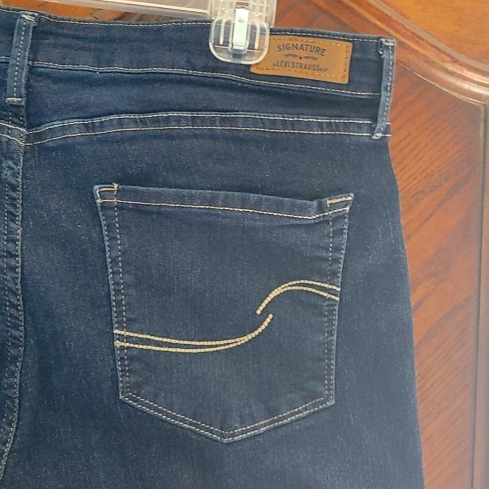 Levi's Signature Modern Slim Dark wash  Size 18